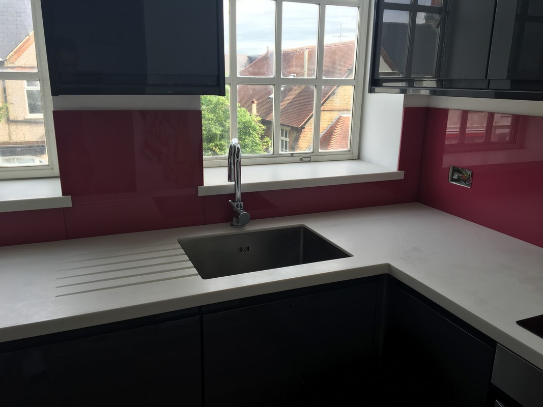 Deep plum coloured glass splashback in modern Catford kitchen